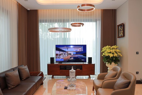 Sportliche Eleganz: So kombinierst du trendige Activewear stilsicher mit deinem Business-Look